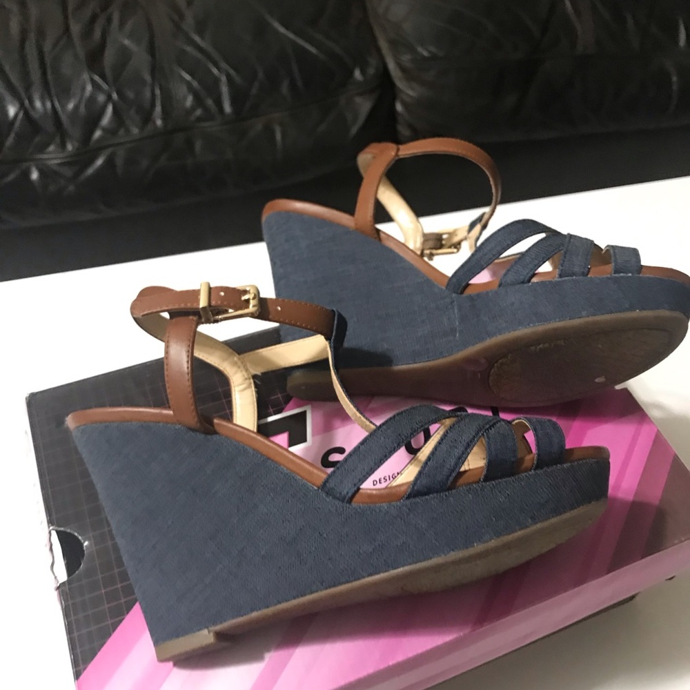 Wedge - Picture 2 of 3